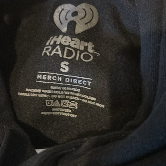 Worn 1X, iHeartRadio, women’s, cozy cropped Jingle Ball hoodie, raw hem - Picture 4 of 4